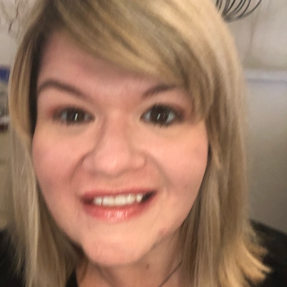 Meet your Posher, Lori - Picture 1 of 1